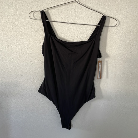 Skims Fits Everybody Square Neck Bodysuit - Picture 3 of 5